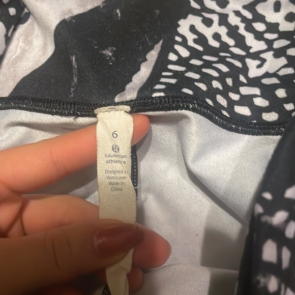 Lululemon Cropped Leggings sz 6 - Picture 5 of 11